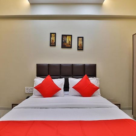 Oyo 28429 Hotel Citadel Surat Exterior photo