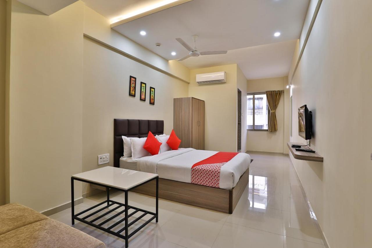 Oyo 28429 Hotel Citadel Surat Exterior photo